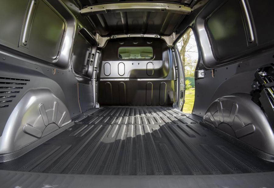Багажник Nissan NV250 L2 Van 2019 года  (EU) (фото 10 из 39)